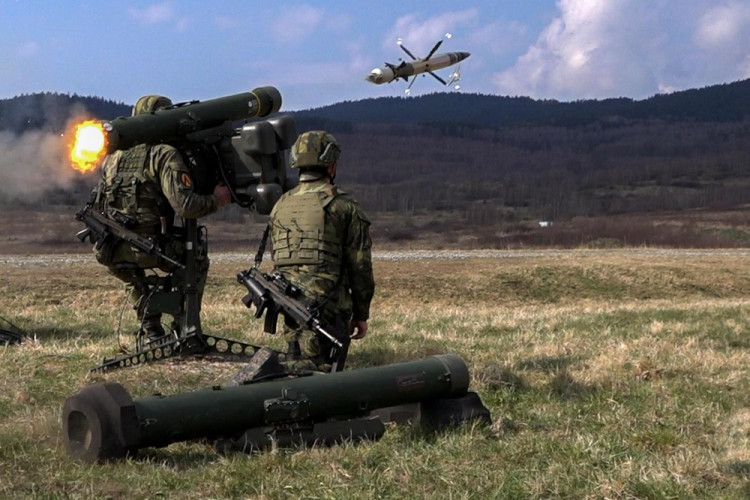Střelba z protiletadlového kompletu RBS-70.