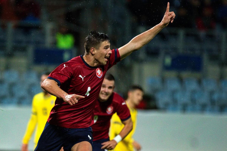 Český tým do 21 let je v kvalifikaci o evropský šampionát neporažený a drží skóre 9:0 po čtyřech zápasech.