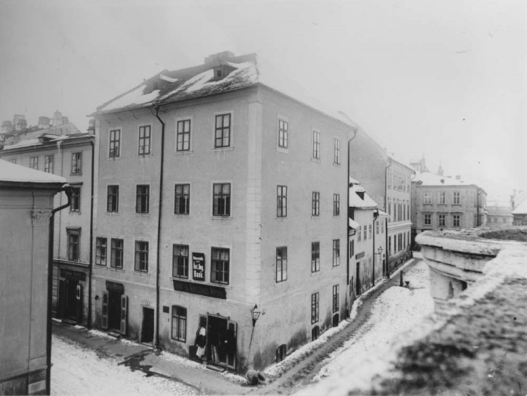Z archivu (1900).