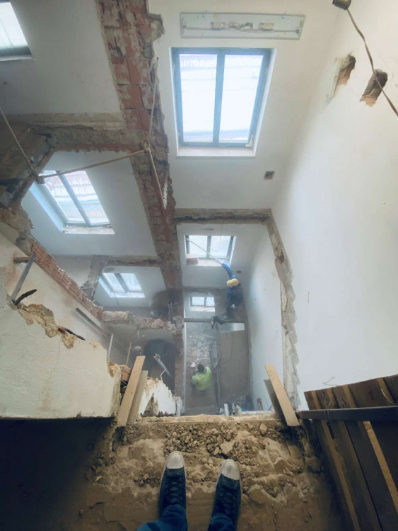 Rekonstrukce na samém počátku.