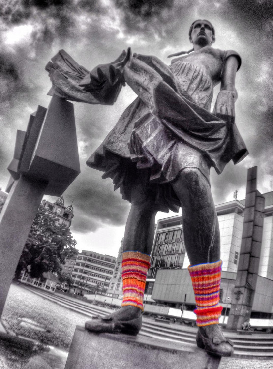 Sochu dívky na Anglickém nábřeží ozdobily v roce 2014 podkolenky: foto: Richard Beneš