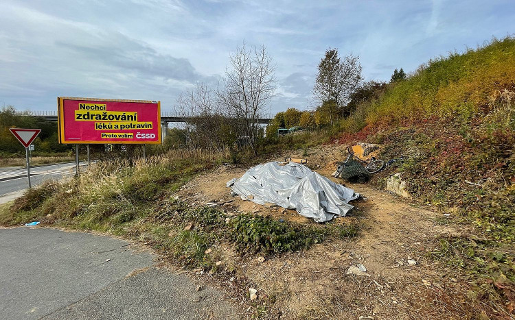 FOTOGALERIE: Squat ve Vejprnické