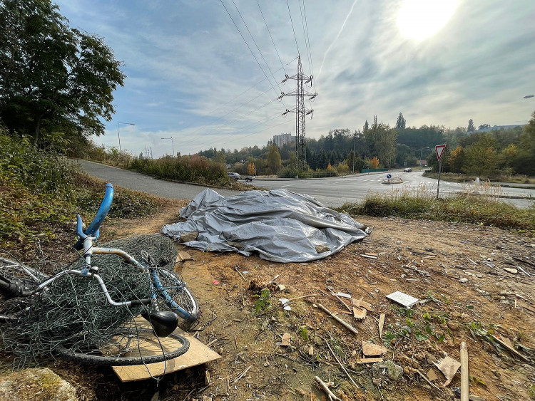 FOTOGALERIE: Squat ve Vejprnické
