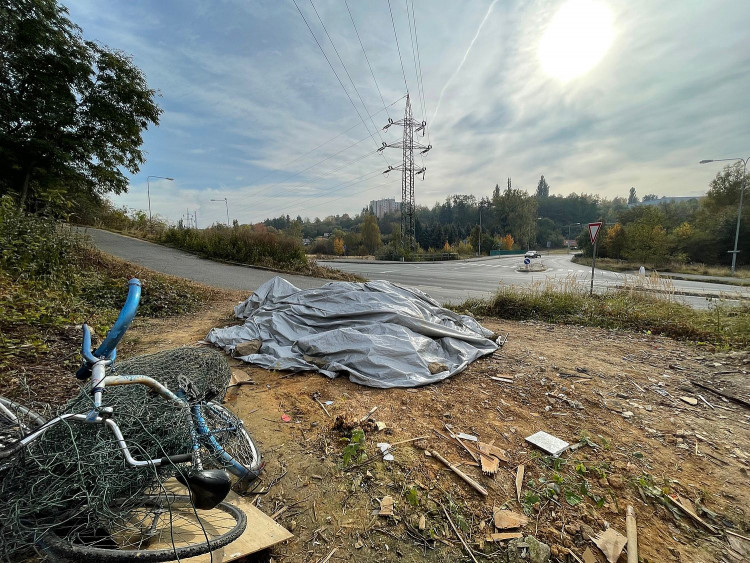 FOTOGALERIE: Squat ve Vejprnické