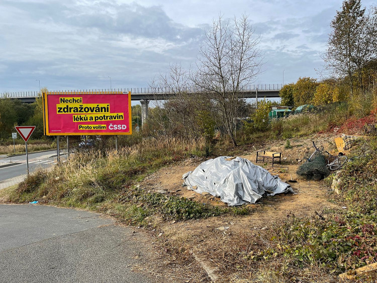 FOTOGALERIE: Squat ve Vejprnické