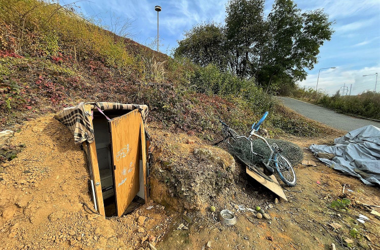 FOTOGALERIE: Squat ve Vejprnické