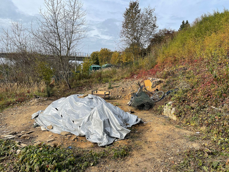 FOTOGALERIE: Squat ve Vejprnické