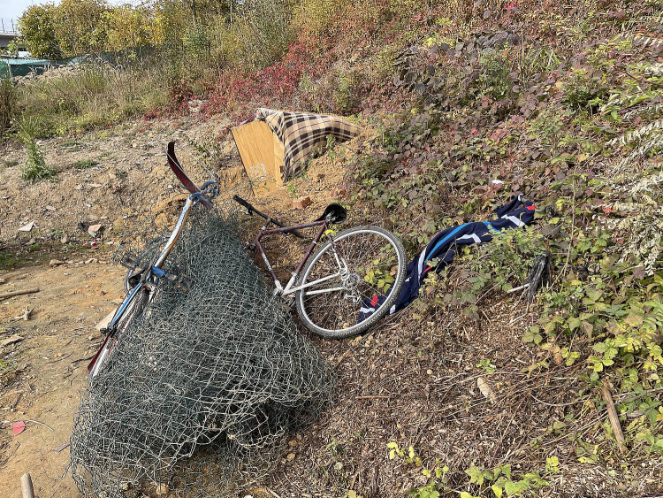 FOTOGALERIE: Squat ve Vejprnické