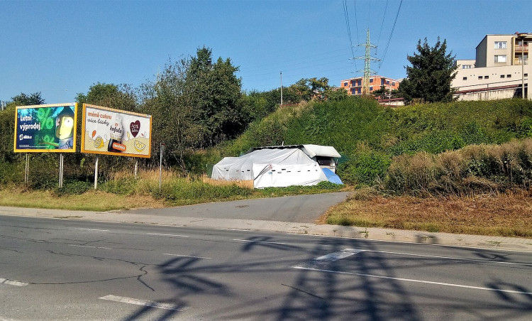 FOTOGALERIE: Squat ve Vejprnické