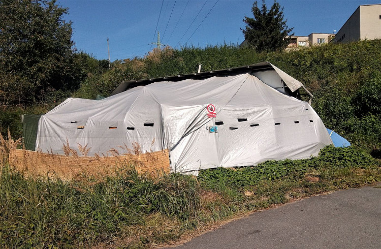 FOTOGALERIE: Squat ve Vejprnické