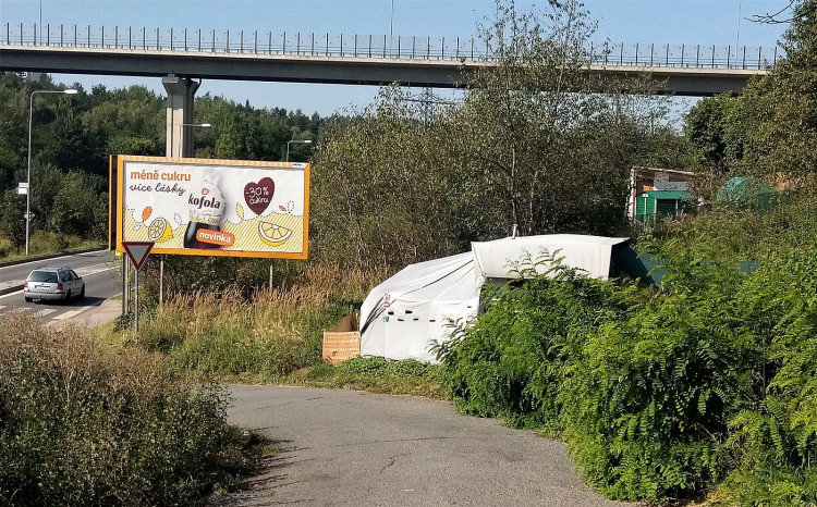 FOTOGALERIE: Squat ve Vejprnické