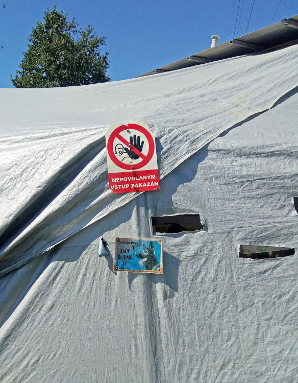 FOTOGALERIE: Squat ve Vejprnické