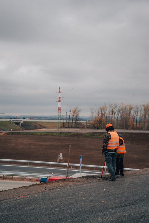 Rozestavěná mimoúrovňová křižovatka dálnice D11 u Hradce Králové | foto: Milan Mařas 