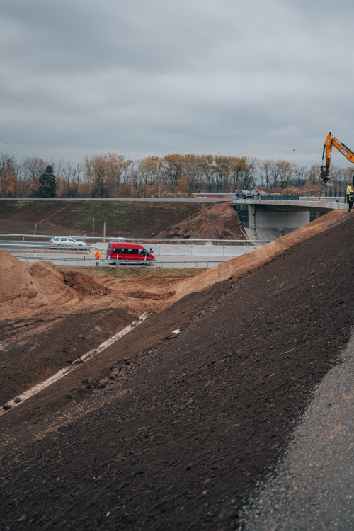 Rozestavěná mimoúrovňová křižovatka dálnice D11 u Hradce Králové | foto: Milan Mařas 