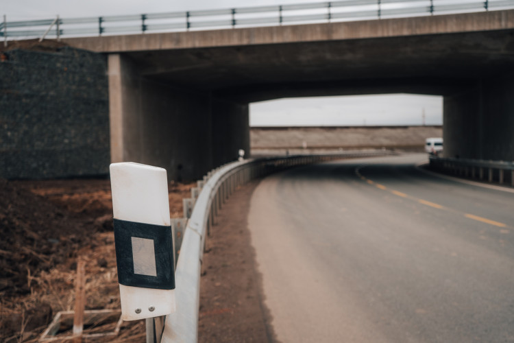 Rozestavěná mimoúrovňová křižovatka dálnice D11 u Hradce Králové | foto: Milan Mařas 