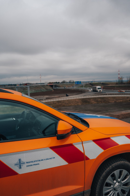 Rozestavěná mimoúrovňová křižovatka dálnice D11 u Hradce Králové | foto: Milan Mařas 