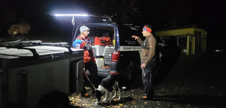 Cvičení kynologů horské služby v Krkonoších