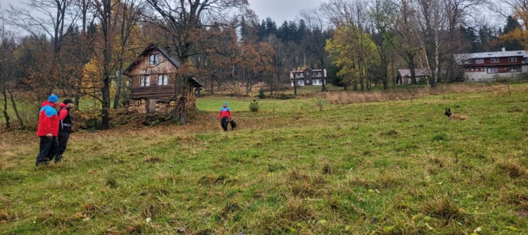 Cvičení kynologů horské služby v Krkonoších