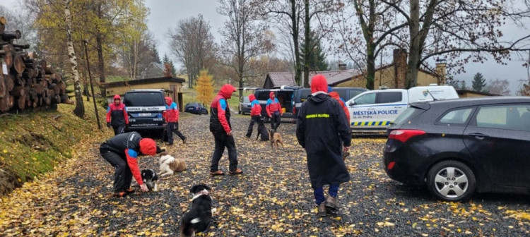 Cvičení kynologů horské služby v Krkonoších