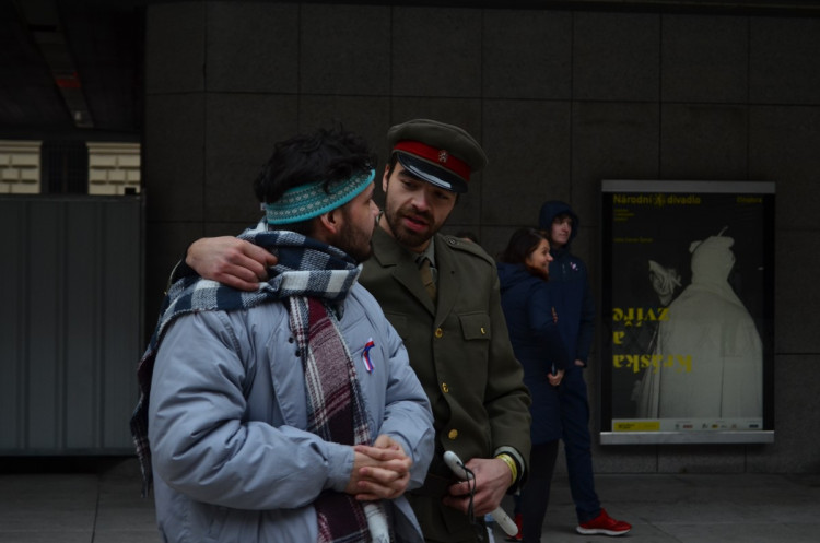 Na Staroměstském náměstí se sešly tisíce lidí. Milion chvilek chce společného demokratického kandidáta na prezidenta