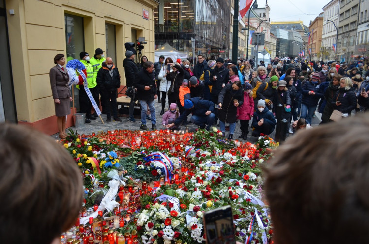 Na Staroměstském náměstí se sešly tisíce lidí. Milion chvilek chce společného demokratického kandidáta na prezidenta