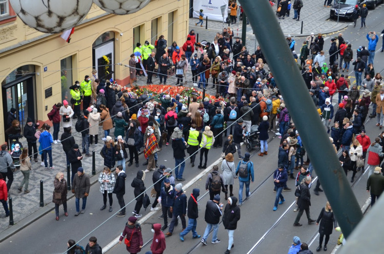 Na Staroměstském náměstí se sešly tisíce lidí. Milion chvilek chce společného demokratického kandidáta na prezidenta