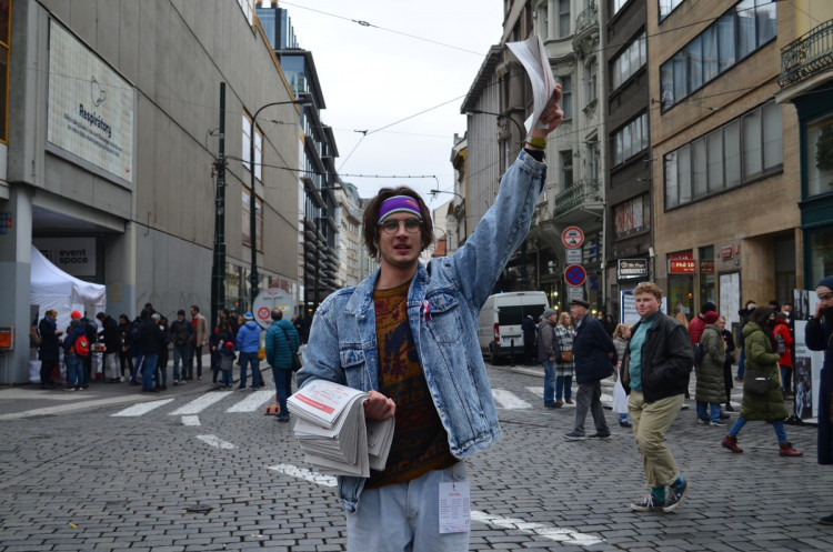 Na Staroměstském náměstí se sešly tisíce lidí. Milion chvilek chce společného demokratického kandidáta na prezidenta