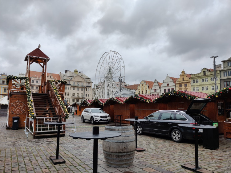 FOTOGALERIE: Na náměstí vyrostlo obří ruské kolo