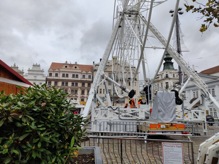 FOTOGALERIE: Na náměstí vyrostlo obří ruské kolo