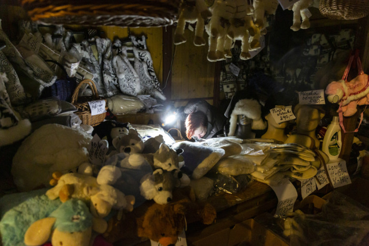 Vánoční trhy v Olomouci před a po ukončení kvůli vládním nařízením