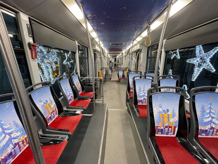 FOTOGALERIE: Plzeňská vánoční tramvaj 2021