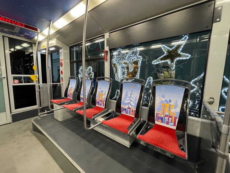 FOTOGALERIE: Plzeňská vánoční tramvaj 2021