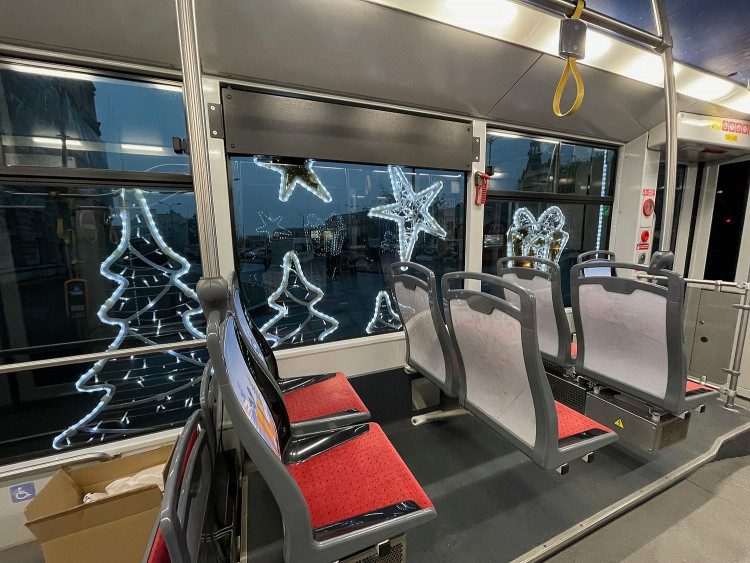 FOTOGALERIE: Plzeňská vánoční tramvaj 2021