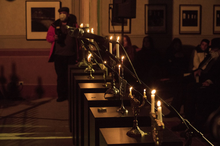 FOTOGALERIE: Osm světel ve Staré synagoze