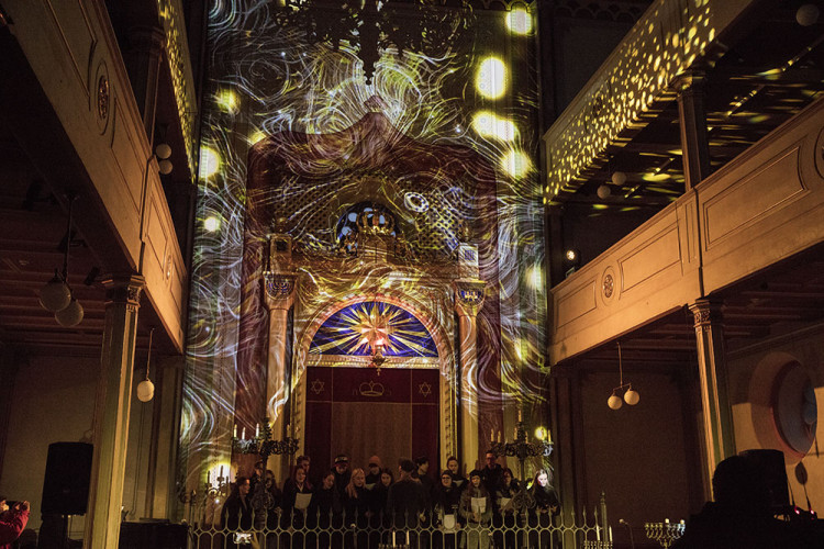 FOTOGALERIE: Osm světel ve Staré synagoze