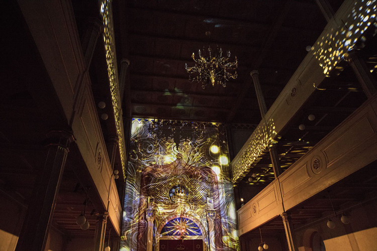 FOTOGALERIE: Osm světel ve Staré synagoze
