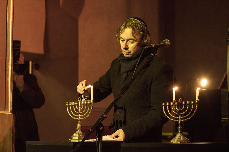 FOTOGALERIE: Osm světel ve Staré synagoze