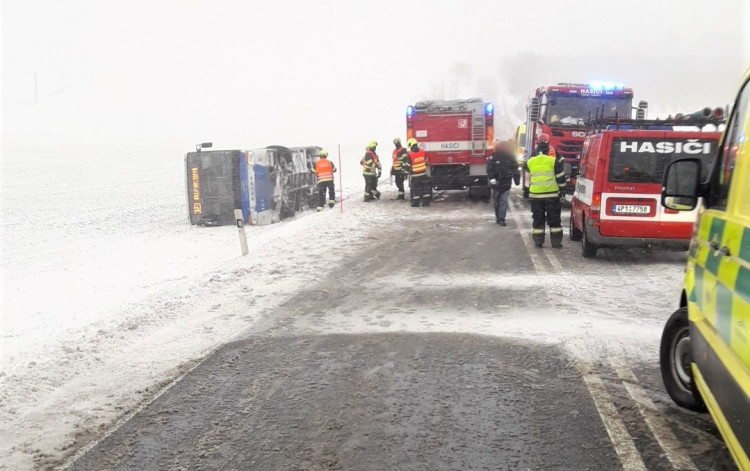 FOTOGALERIE: Nehody na sněhu 30. 11. 2021