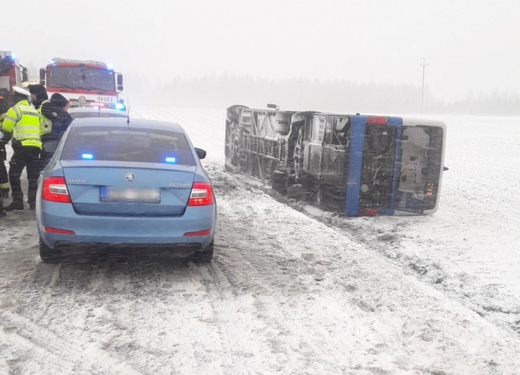 FOTOGALERIE: Nehody na sněhu 30. 11. 2021
