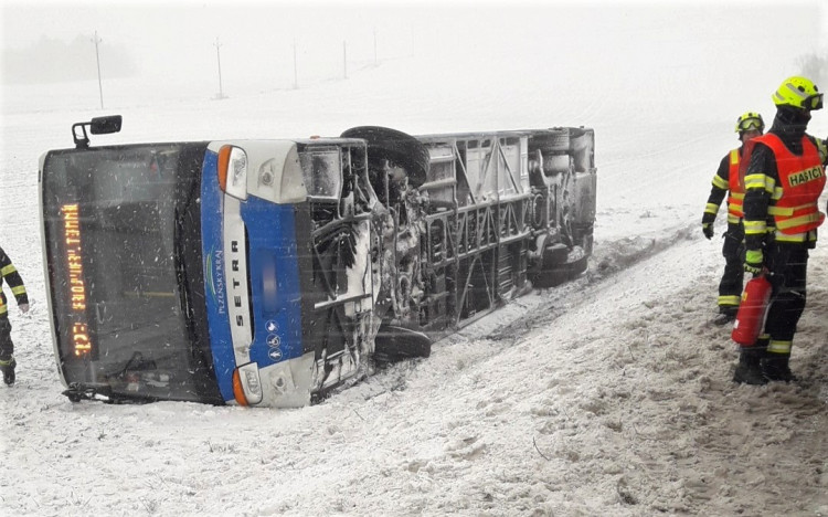 FOTOGALERIE: Nehody na sněhu 30. 11. 2021