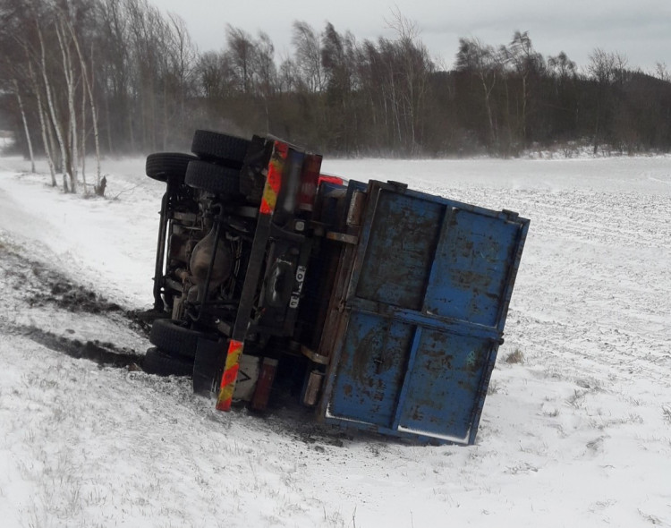 FOTOGALERIE: Nehody na sněhu 30. 11. 2021