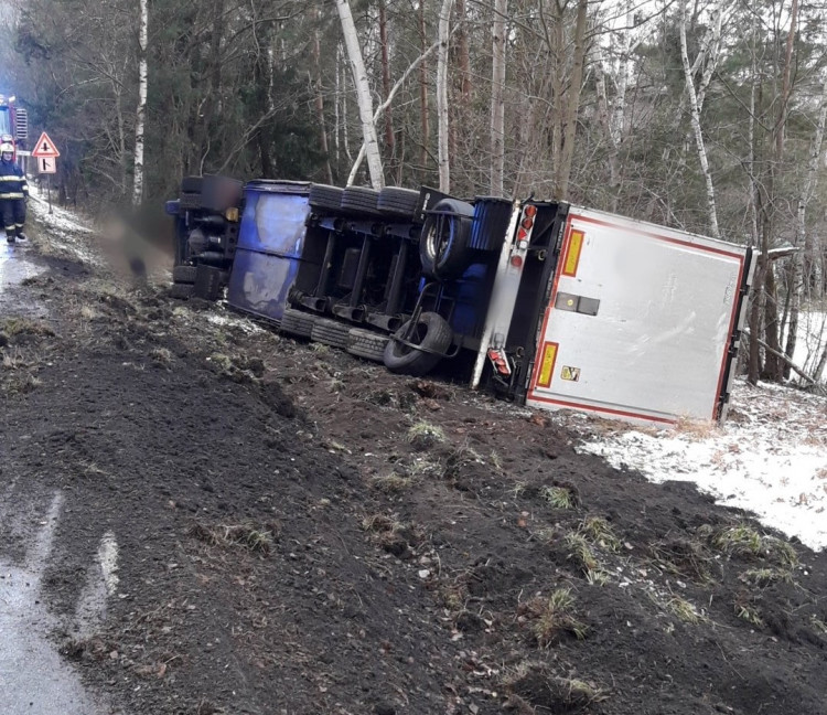 FOTOGALERIE: Nehody na sněhu 30. 11. 2021