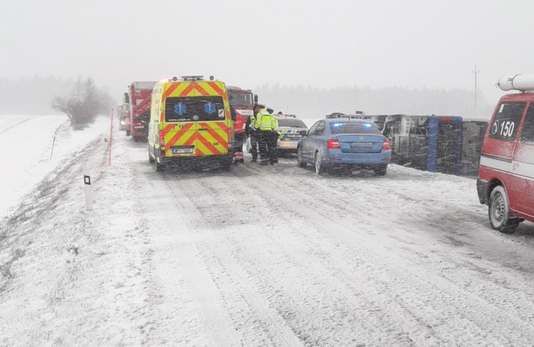 FOTOGALERIE: Nehody na sněhu 30. 11. 2021