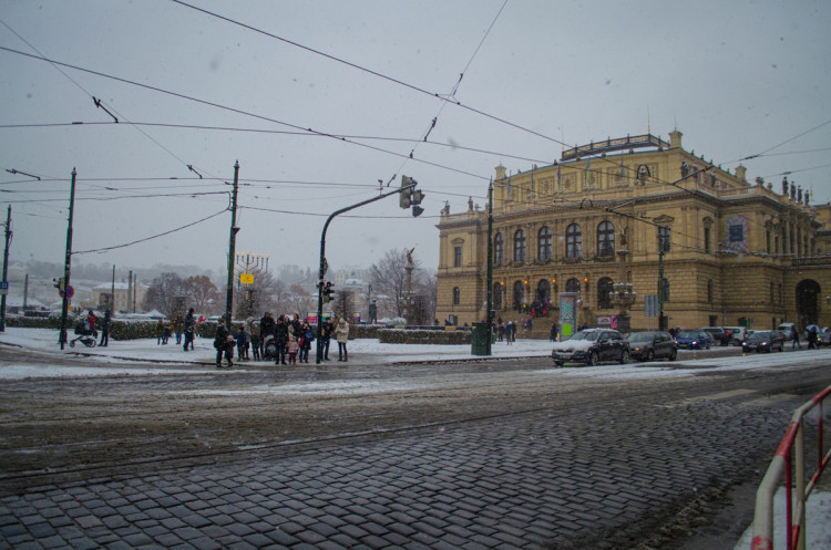 První sníh letošní zimy v Praze