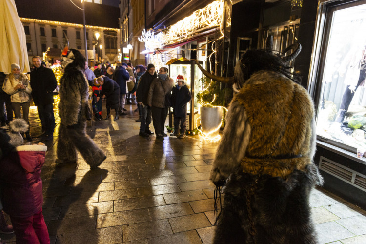 Démonická Krampus show v centru Olomouce