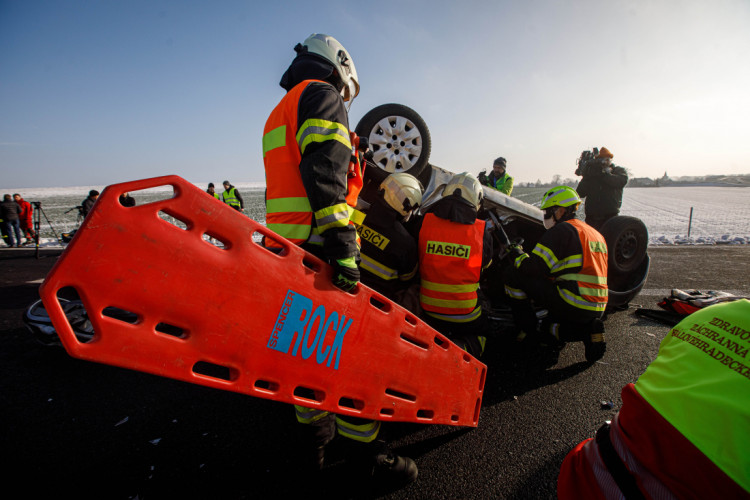 Cvičení IZS na uzavřené dálnice D11