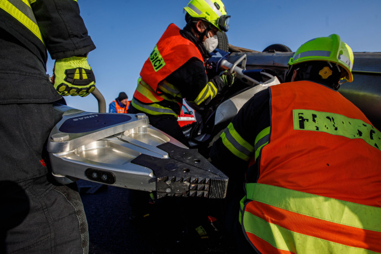  Cvičení IZS na uzavřené dálnice D11