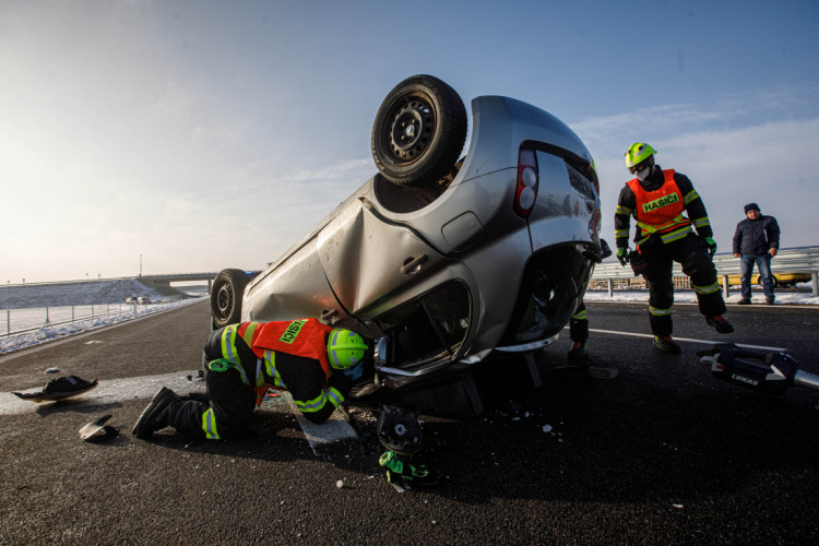Cvičení IZS na uzavřené dálnice D11