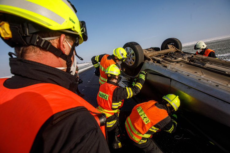 Cvičení IZS na uzavřené dálnice D11