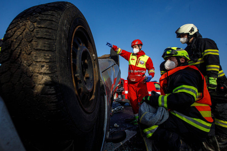 Cvičení IZS na uzavřené dálnice D11